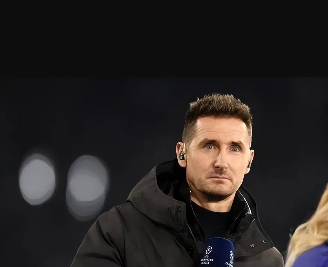 阿贾克斯替补上场改变战局，内马尔防线瞬间崩溃！的简单介绍