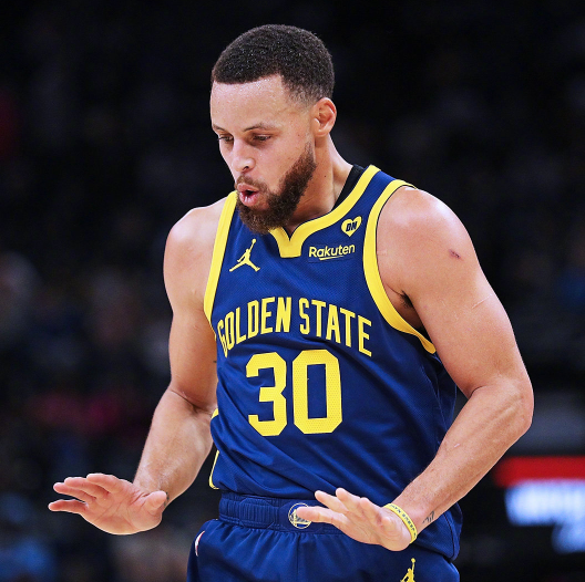 库里连续三场比赛得分超过大胜，加拿大队挑战极限！的简单介绍