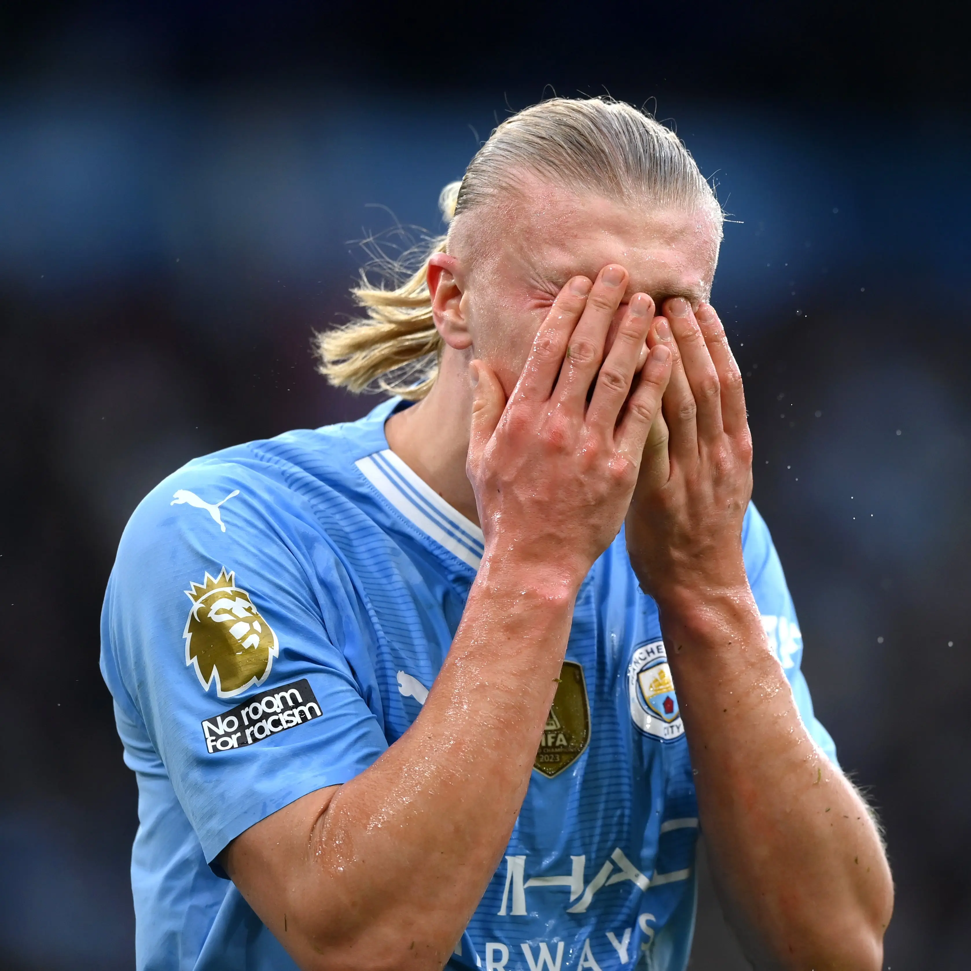  哈兰德在FPX比赛中关键助攻，问鼎冠军引发热议！